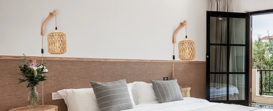 Houten Wandlamp - Voor Binnen - Vintage wandlamp met gevlochten rotan - E27 Retro wandverlichting met schakelaar en stekker - Voor slaapkamer - Woonkamer (Zonder gloeilamp)