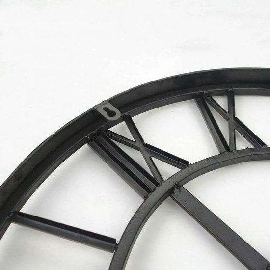 Moderne Industriële Wandklok - Retro Ronde Metalen Klok met Romeinse Cijfers - Hoogwaardig en Duurzaam Metaal - Industrieel - Woonkamerdecoratie - 40 cm diameter - Zwart