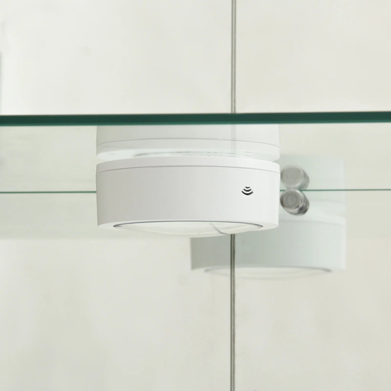 Staande LED Vitrinekast met 4 Niveaus – Moderne Displaykast voor Woonkamer & Slaapkamer