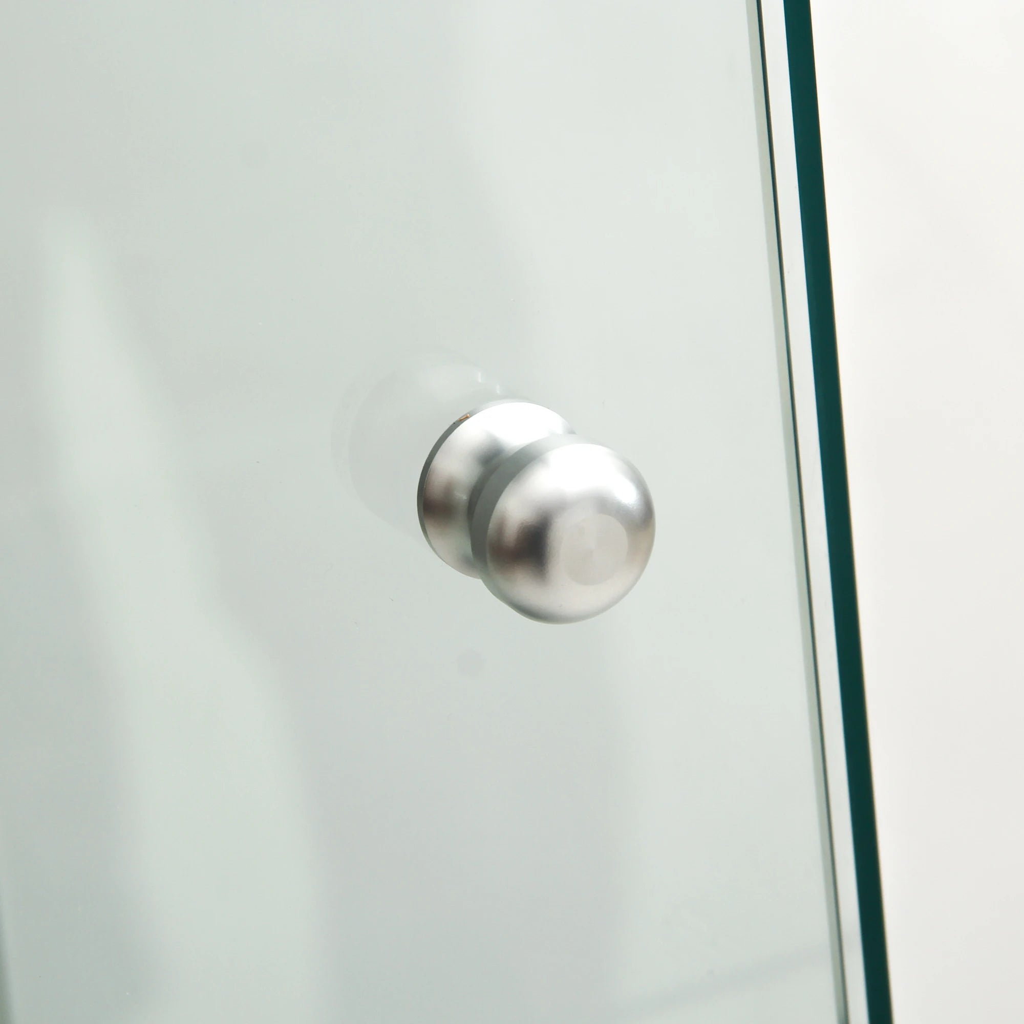 Staande LED Vitrinekast met 4 Niveaus – Moderne Displaykast voor Woonkamer & Slaapkamer