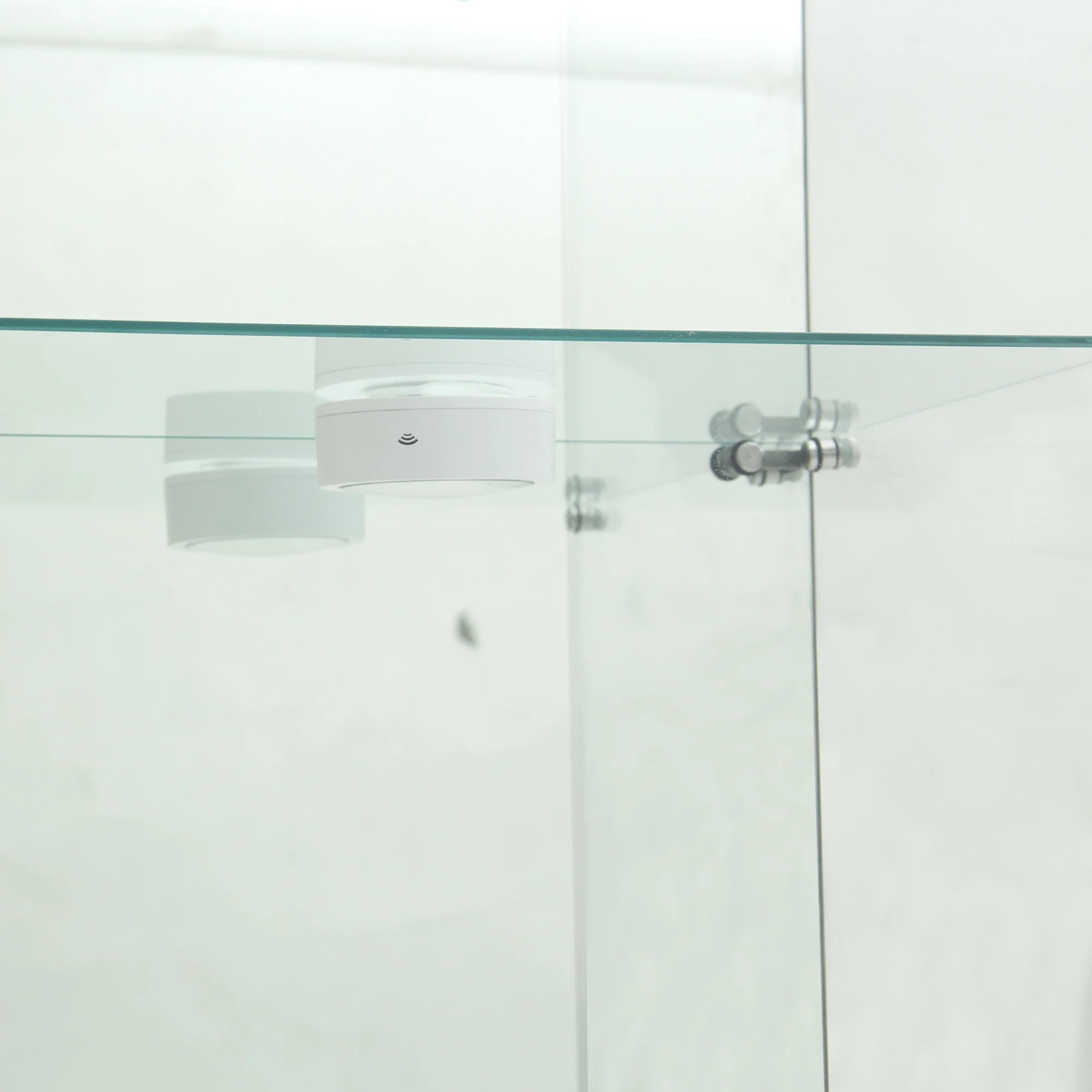 Staande LED Vitrinekast met 4 Niveaus – Moderne Displaykast voor Woonkamer & Slaapkamer