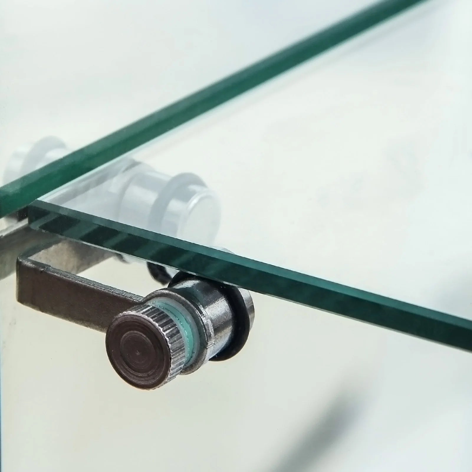 Staande LED Vitrinekast met 4 Niveaus – Moderne Displaykast voor Woonkamer & Slaapkamer