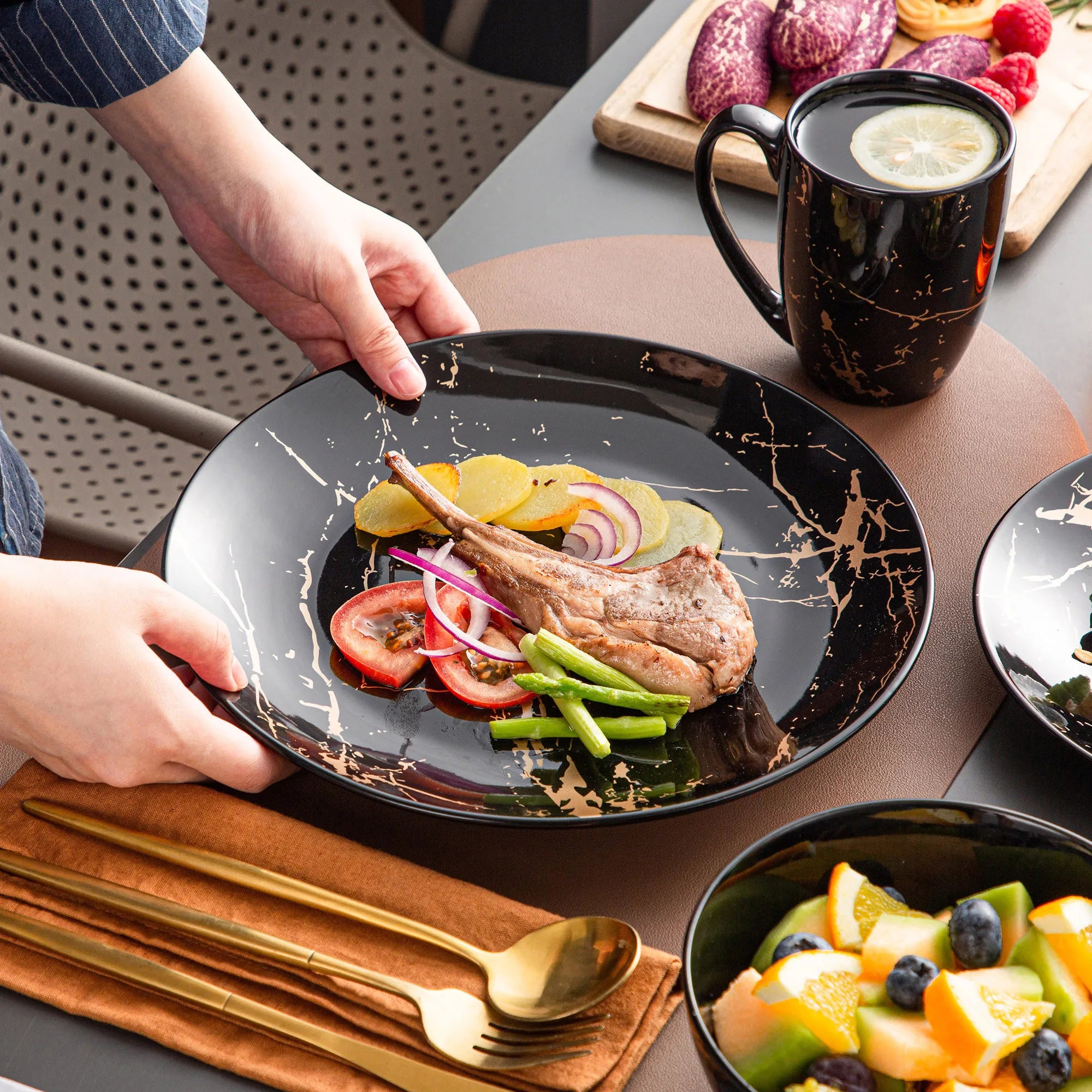 Zwart Porselein Serviesset met Gouden Accenten – 16/32/48 Delig Modern Servies voor 4-12 Personen
