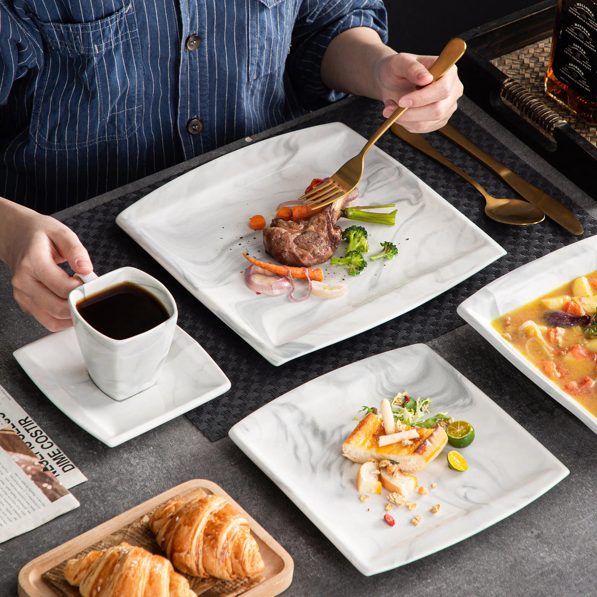 Marmergrijze porseleinen serviesset – servies voor 12 personen met kopjes, schoteltjes, dessertborden, soepborden en dinerborden.