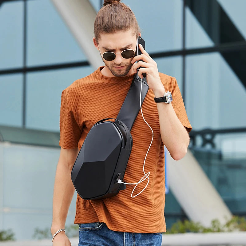 Draagbare Water‑Resistente Hard Shell Crossbody Schoudertas met USB‑Oplaadpoort – Reistas voor Mannen en Unisex Gebruik