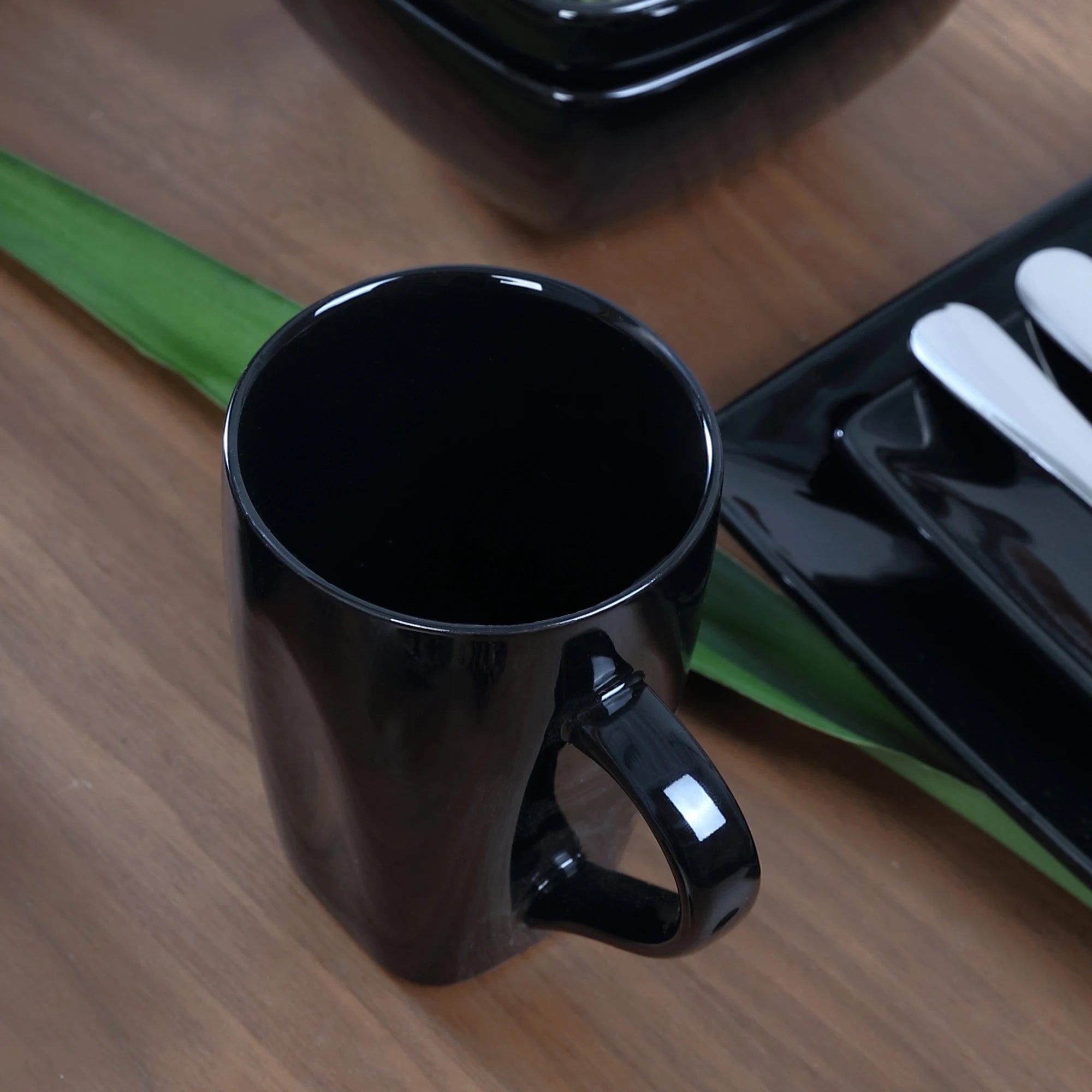 Zwart Serviesset Keramiek – 16, 32 of 48 Delige Moderne Vierkante Servies Set met Borden, Kommen en Mokken – Luxe Tafelservies