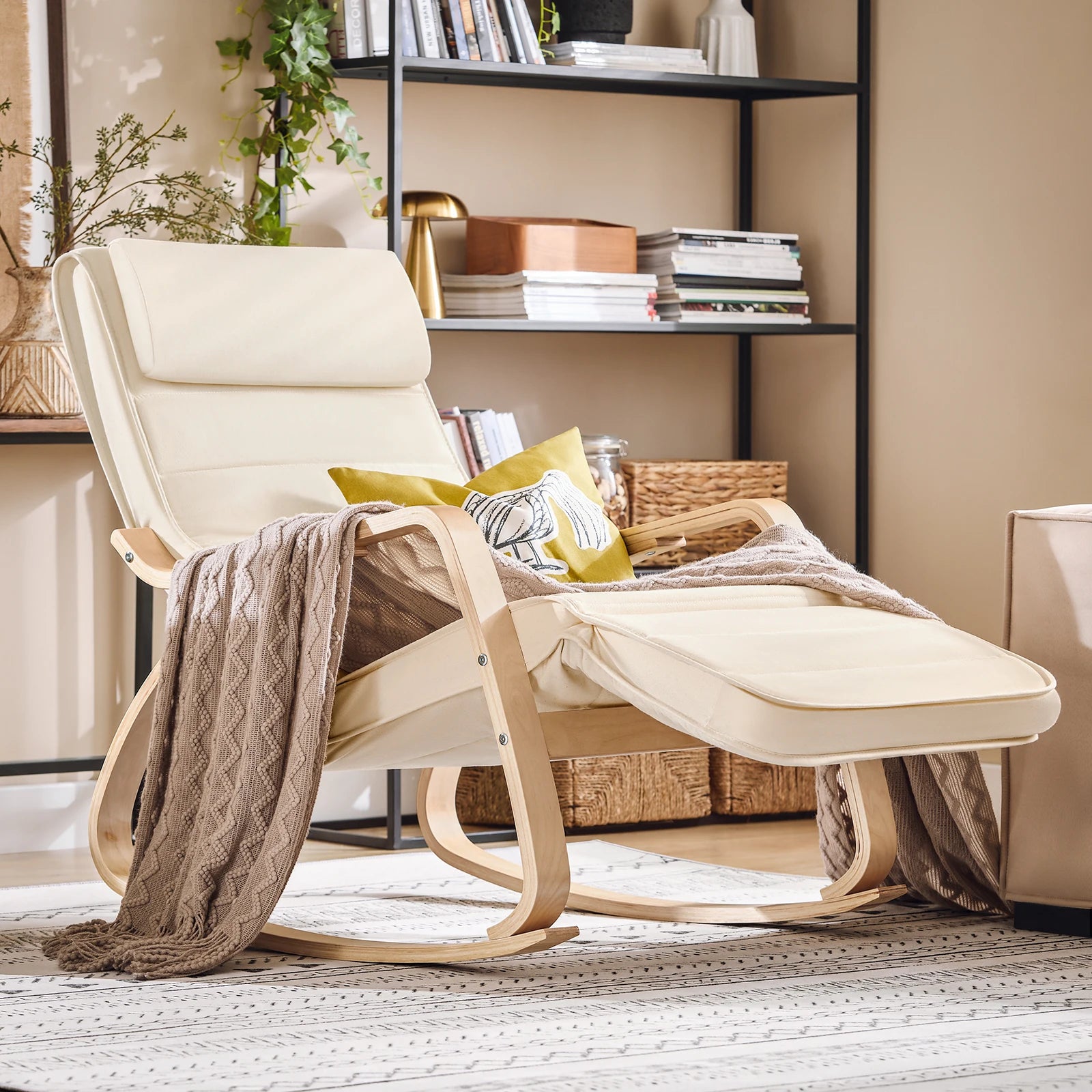 Schommelstoel met Voetensteun Berkenhout – Verstelbare Relaxstoel Beige 150 kg