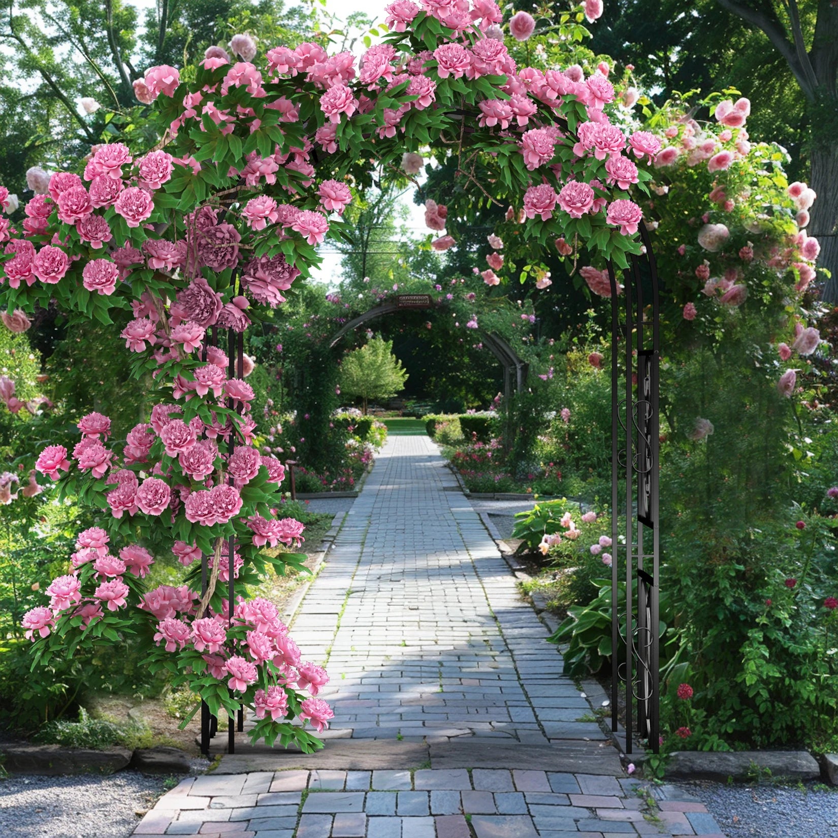 Metalen plantenrek voor in de tuin – voor klimplanten en als frame voor een trouwboog.