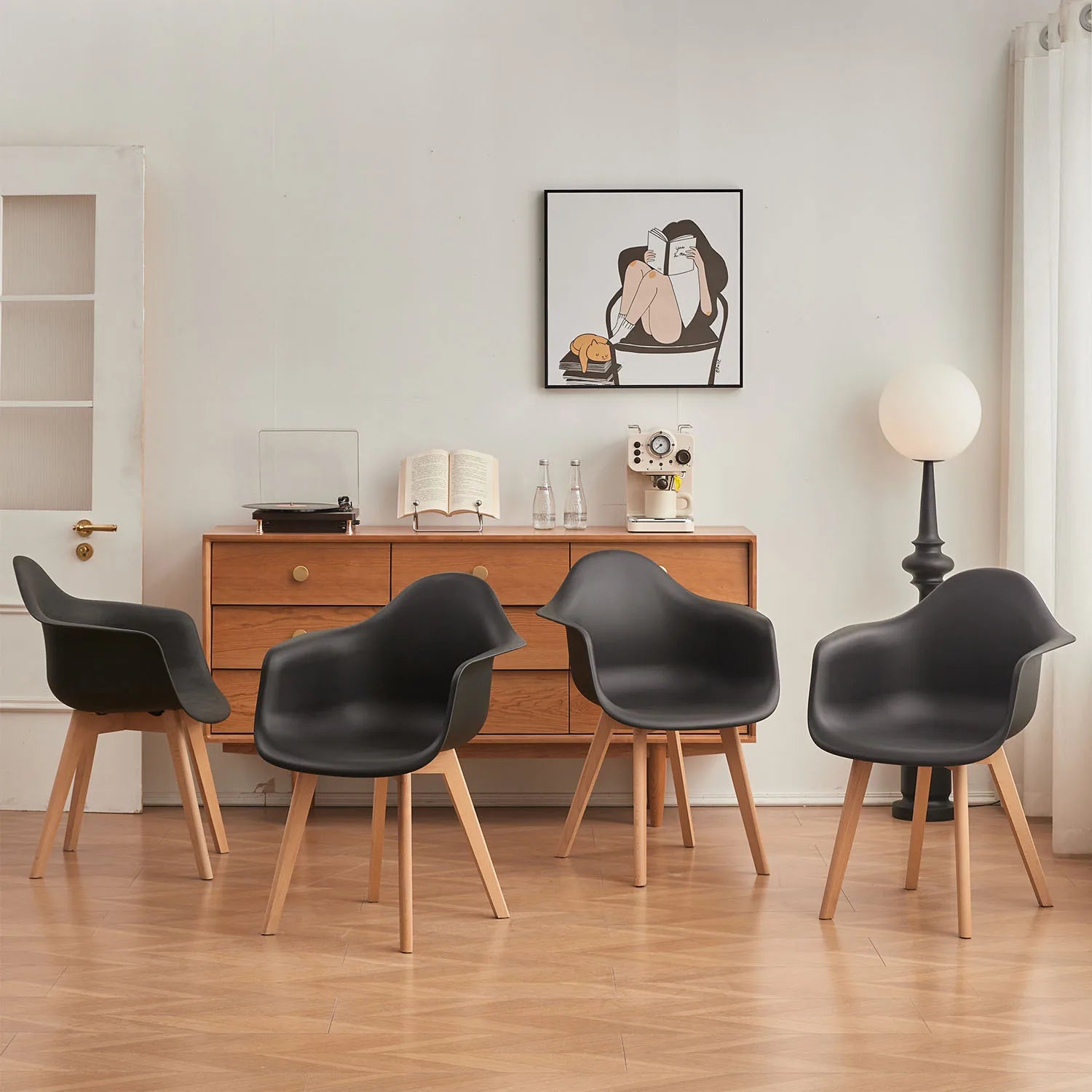 Set van 2 Retro Eetkamerstoelen met Armleuning – Scandinavische Design Stoelen met Beukenhouten Poten – Moderne Kunststof Kuipstoelen