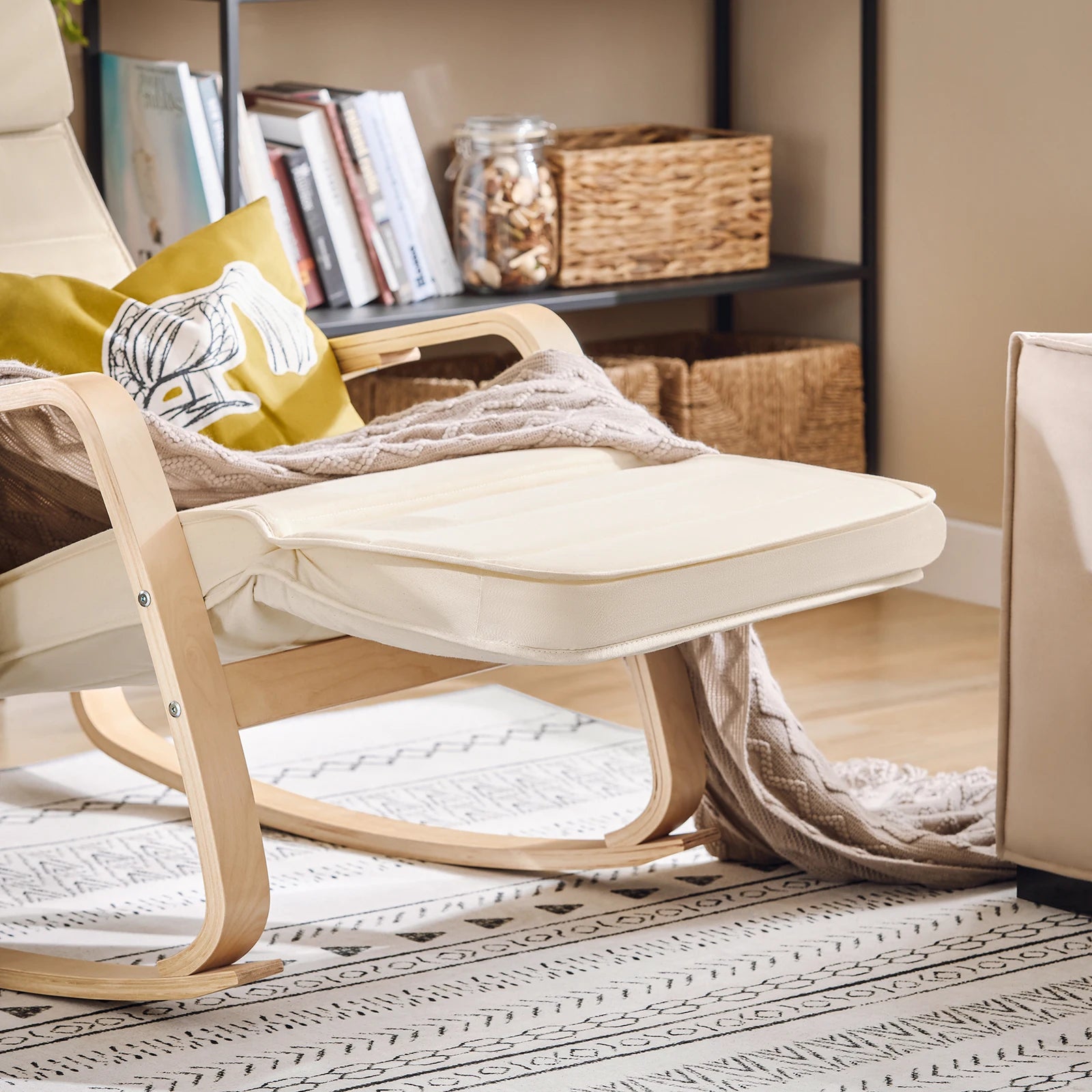 Schommelstoel met Voetensteun Berkenhout – Verstelbare Relaxstoel Beige 150 kg