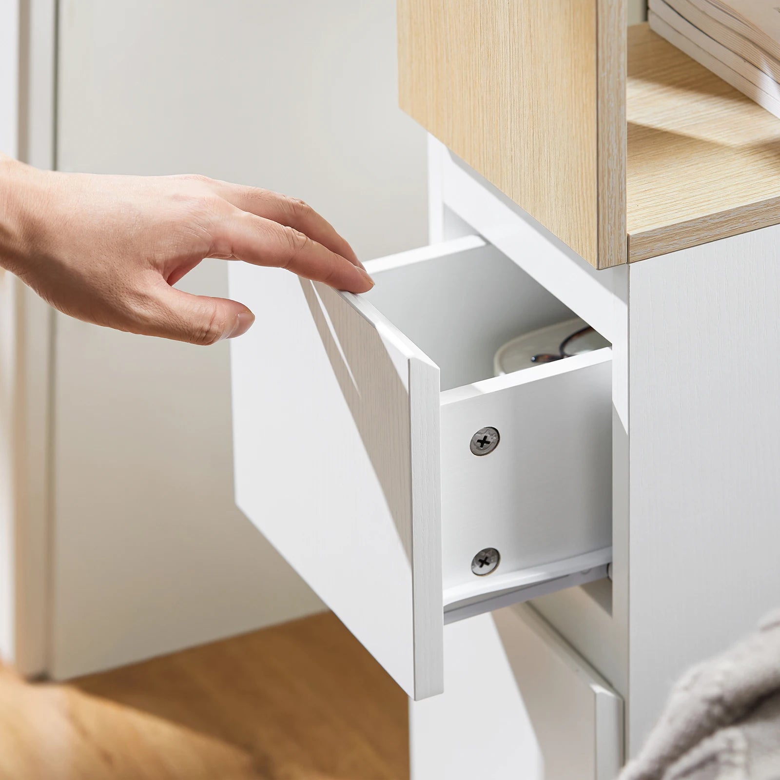 Witte Nachtkast Trolley met Nisplank en Wieltjes – Praktisch Nachtkastje voor Badkamer & Bed
