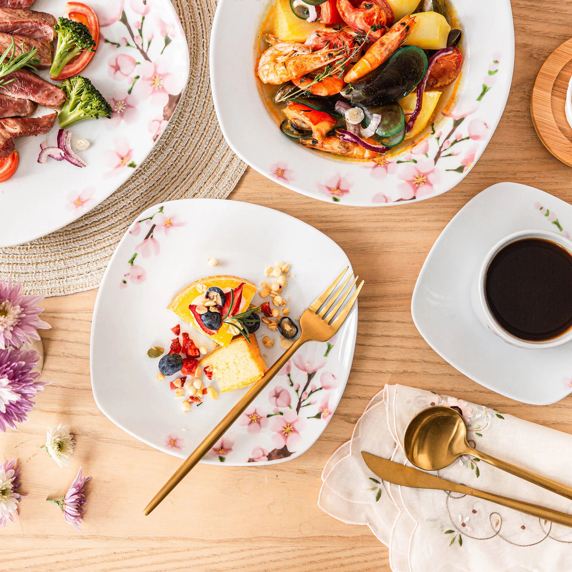 60-delige Porseleinen Servies Set met Roze Bloemen – 12 Personen – Dinerborden, Soepborden, Dessertborden, Kopjes & Schotels – Magnetron & Vaatwasser Bestendig