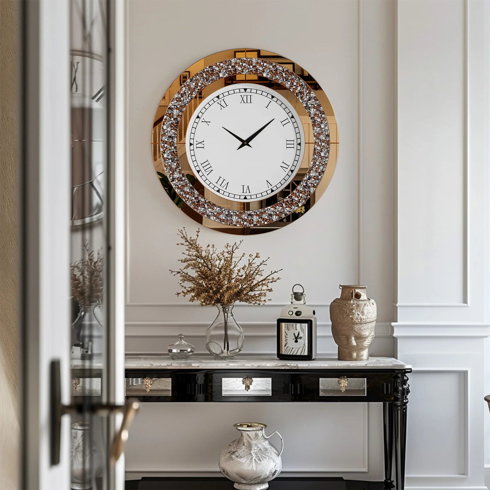 Ronde Zilveren Spiegelklok 60 cm – Luxe Wandklok met Romeinse Cijfers & Crushed Diamant Design