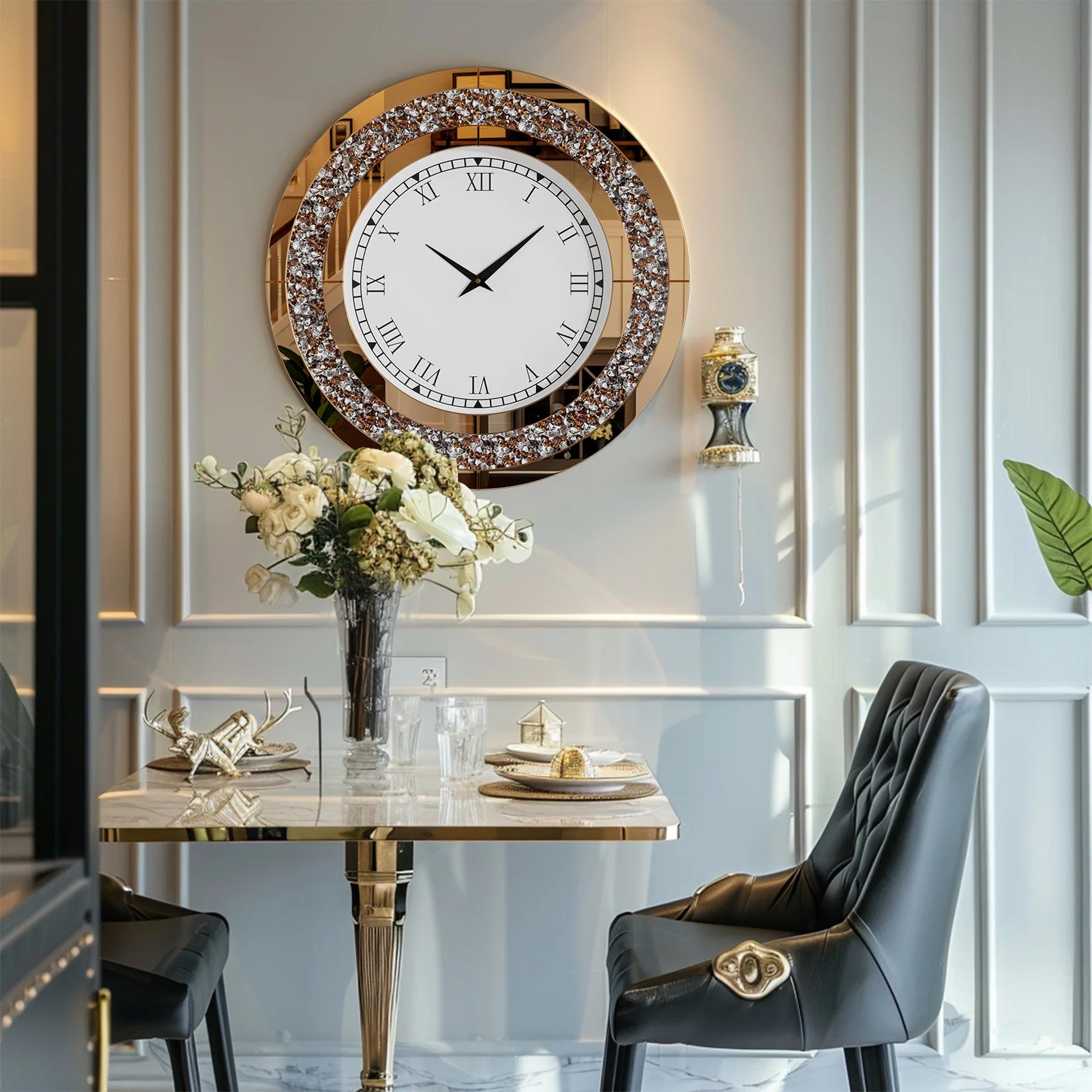Ronde Zilveren Spiegelklok 60 cm – Luxe Wandklok met Romeinse Cijfers & Crushed Diamant Design
