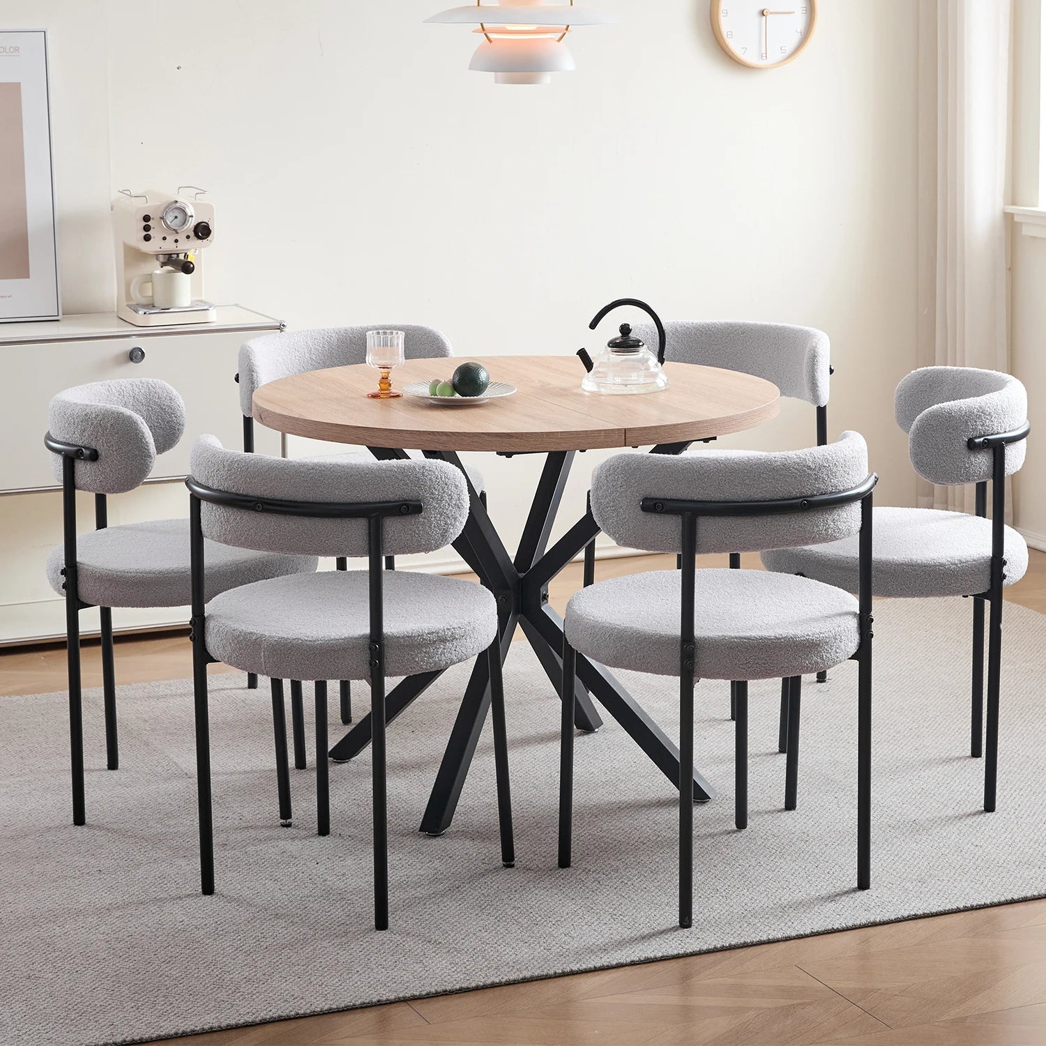 Scandinavische Eetkamerstoelen Set van 4 – Teddy Velvet Stoelen met Metalen Poten – Moderne Keukenstoelen Gestoffeerd – Beige/Zwart Design