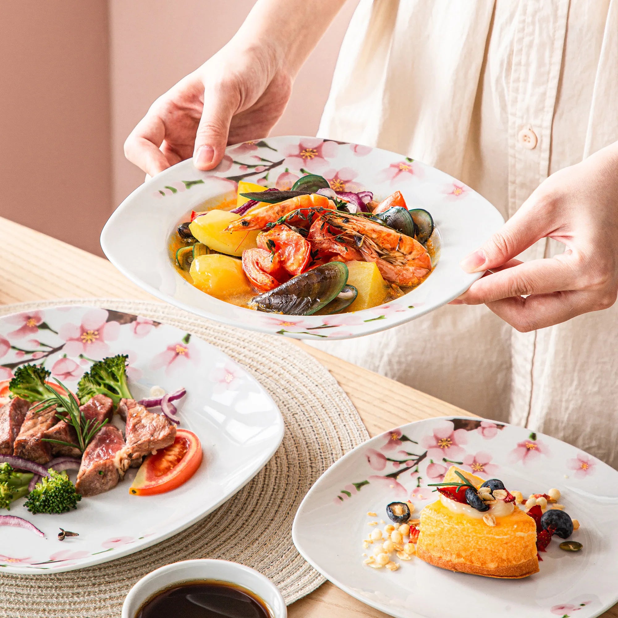 60-delige Porseleinen Servies Set met Roze Bloemen – 12 Personen – Dinerborden, Soepborden, Dessertborden, Kopjes & Schotels – Magnetron & Vaatwasser Bestendig