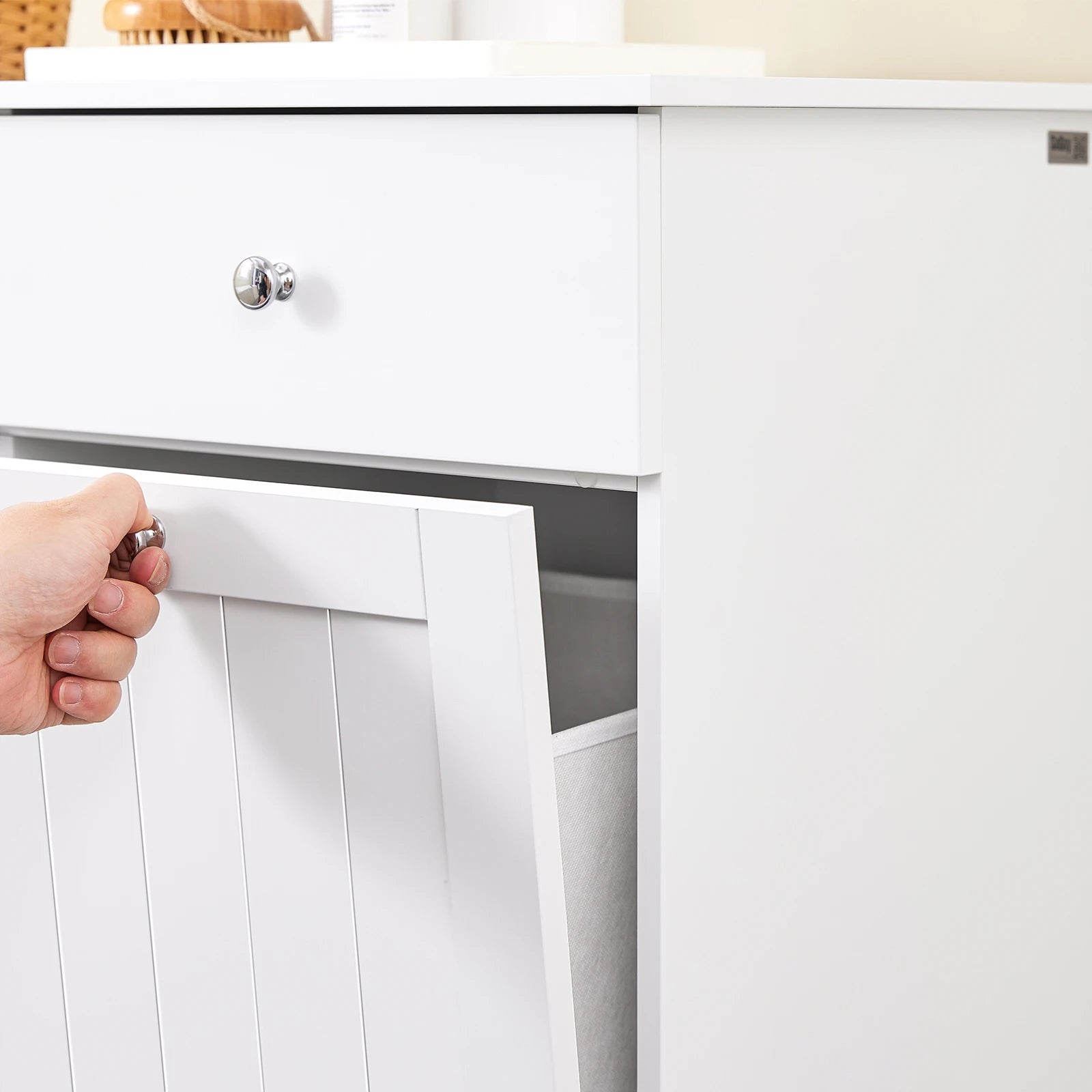 Badkamerkast met wasmand – Praktische opbergoplossing voor badkamer en wasruimte