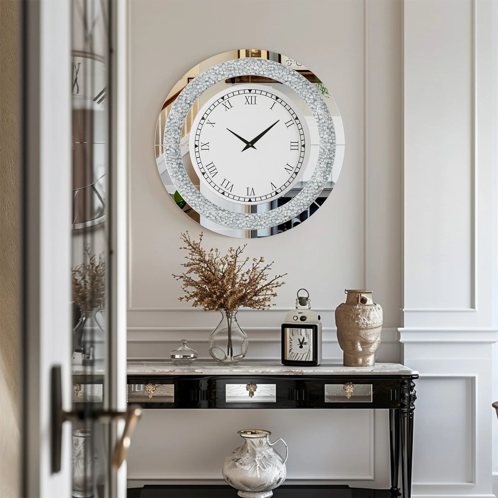Ronde Zilveren Spiegelklok 60 cm – Luxe Wandklok met Romeinse Cijfers & Crushed Diamant Design