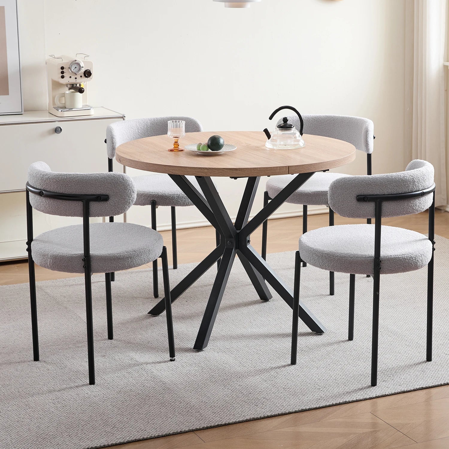 Scandinavische Eetkamerstoelen Set van 4 – Teddy Velvet Stoelen met Metalen Poten – Moderne Keukenstoelen Gestoffeerd – Beige/Zwart Design