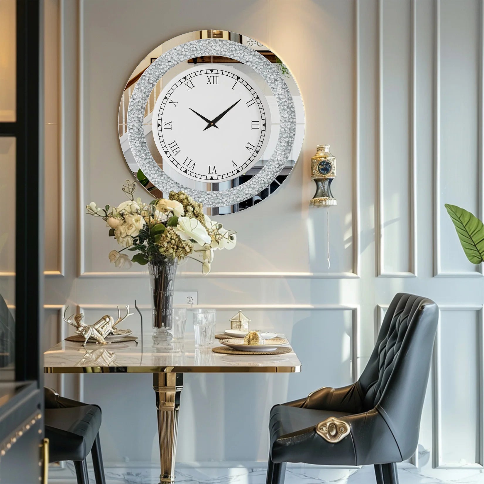 Ronde Zilveren Spiegelklok 60 cm – Luxe Wandklok met Romeinse Cijfers & Crushed Diamant Design