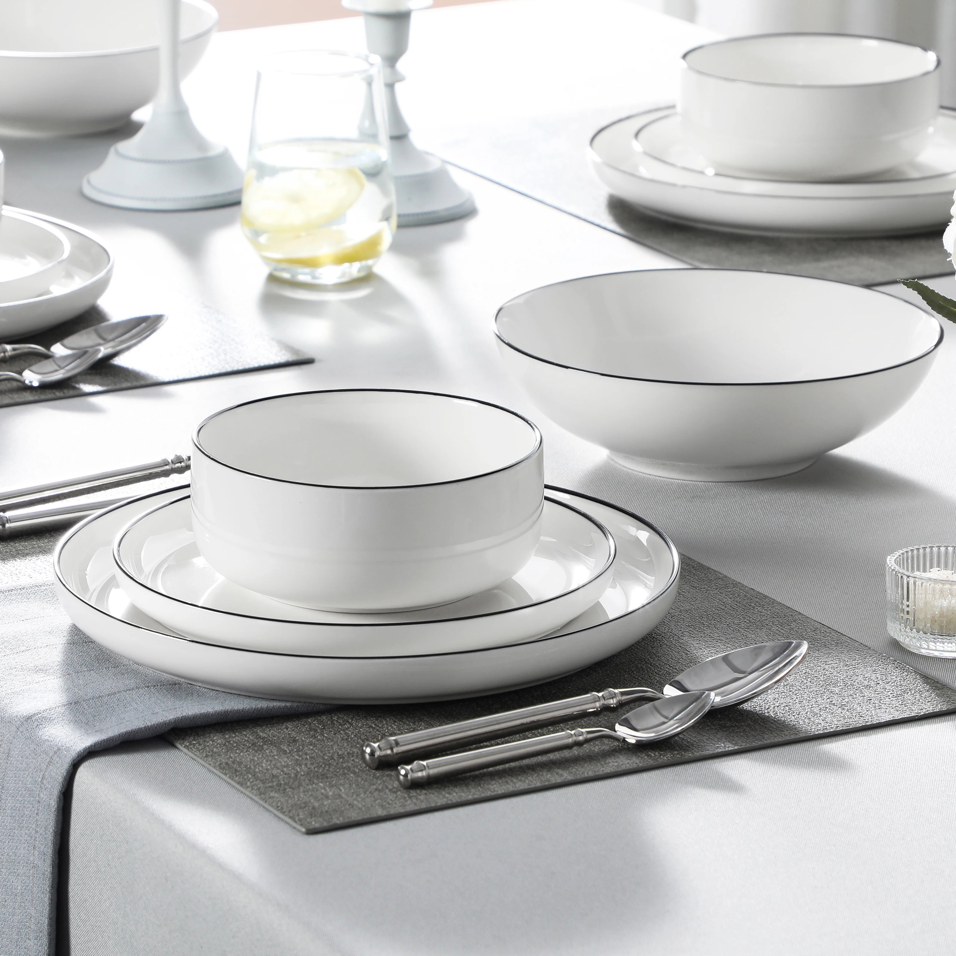 Serviesset 24/48-delig – Porseleinen Borden & Schalen met Zwarte Rand – Luxe Servies Set voor 6/12 Personen