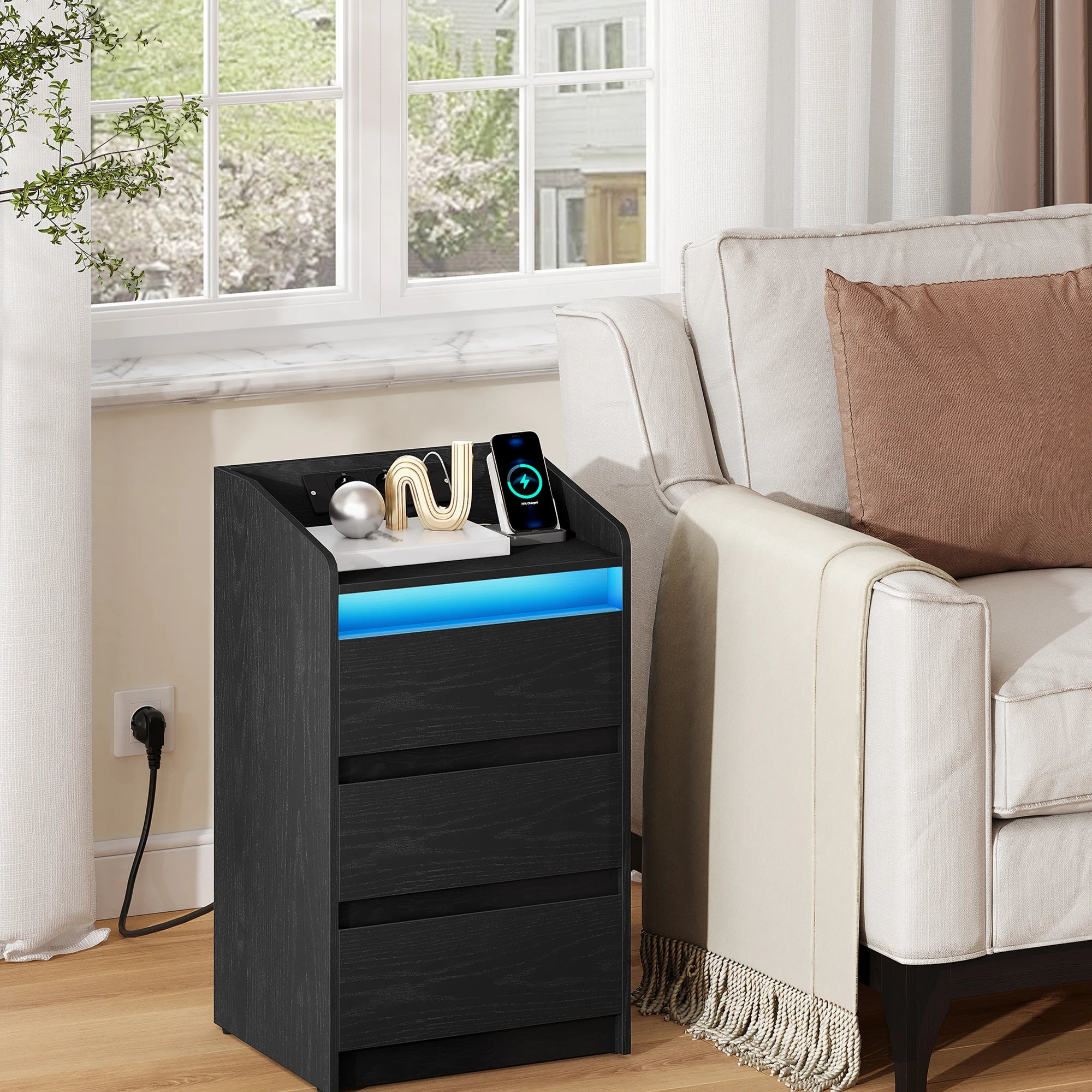 Nachtkast met Oplaadstation, LED‑Verlichting en 3 Laden