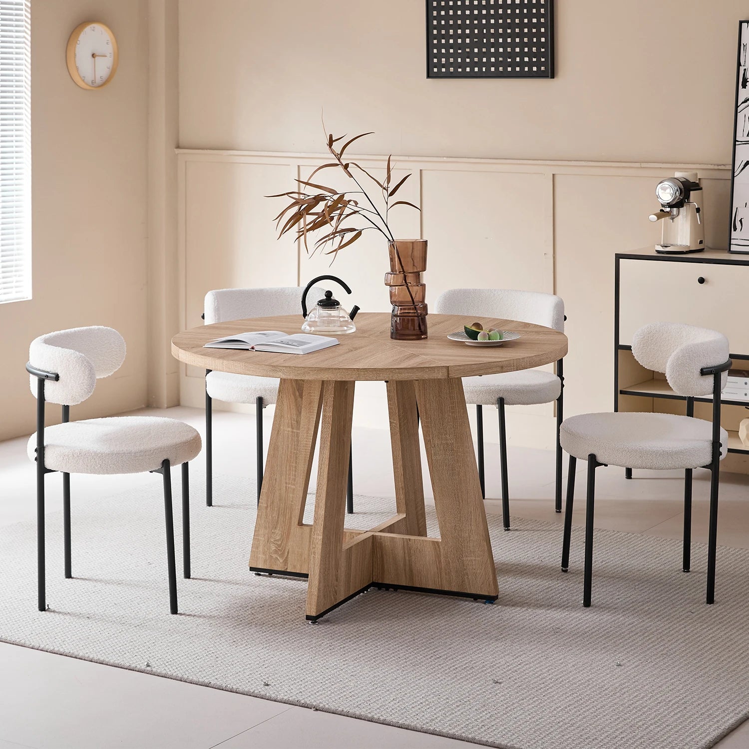 Scandinavische Eetkamerstoelen Set van 4 – Teddy Velvet Stoelen met Metalen Poten – Moderne Keukenstoelen Gestoffeerd – Beige/Zwart Design