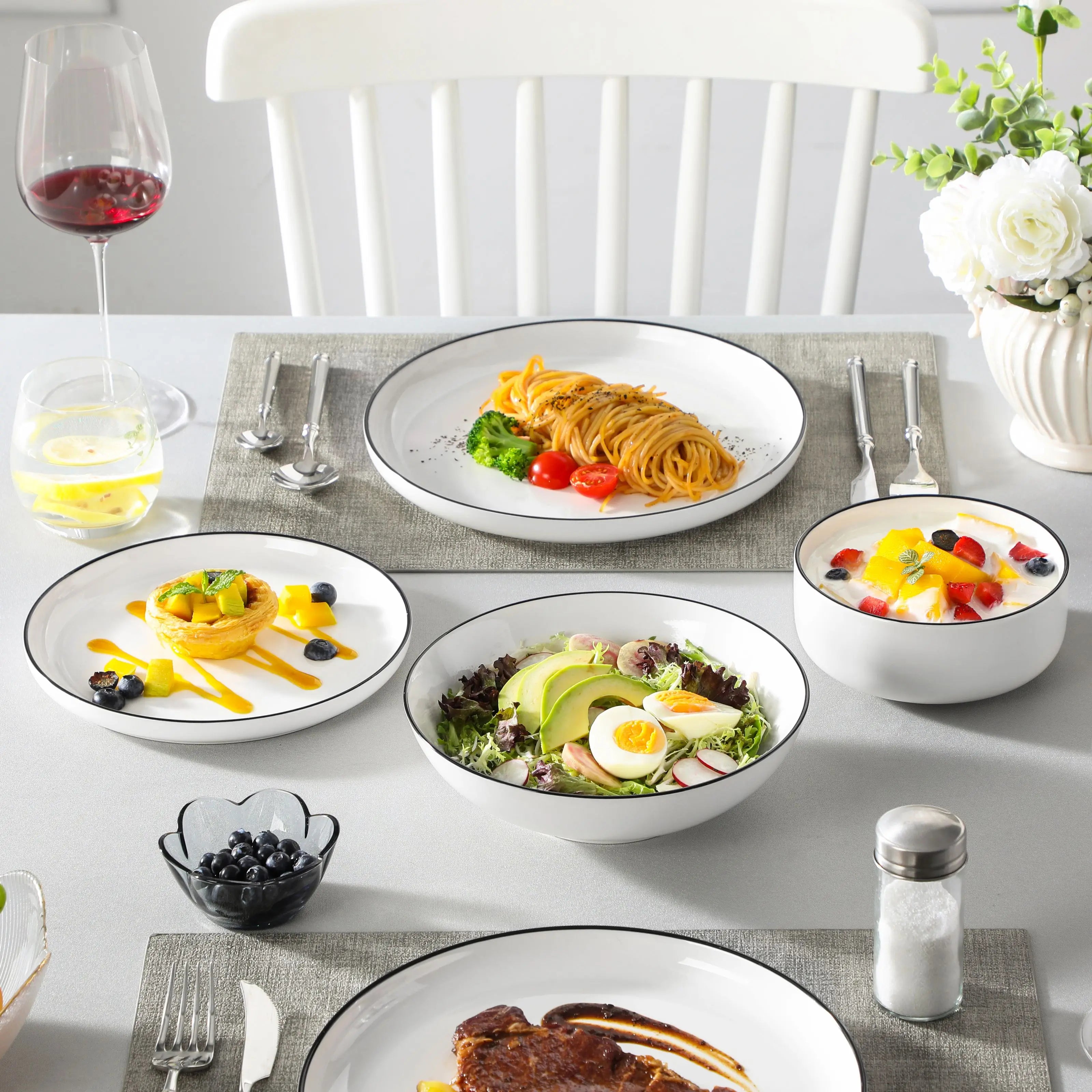Serviesset 24/48-delig – Porseleinen Borden & Schalen met Zwarte Rand – Luxe Servies Set voor 6/12 Personen