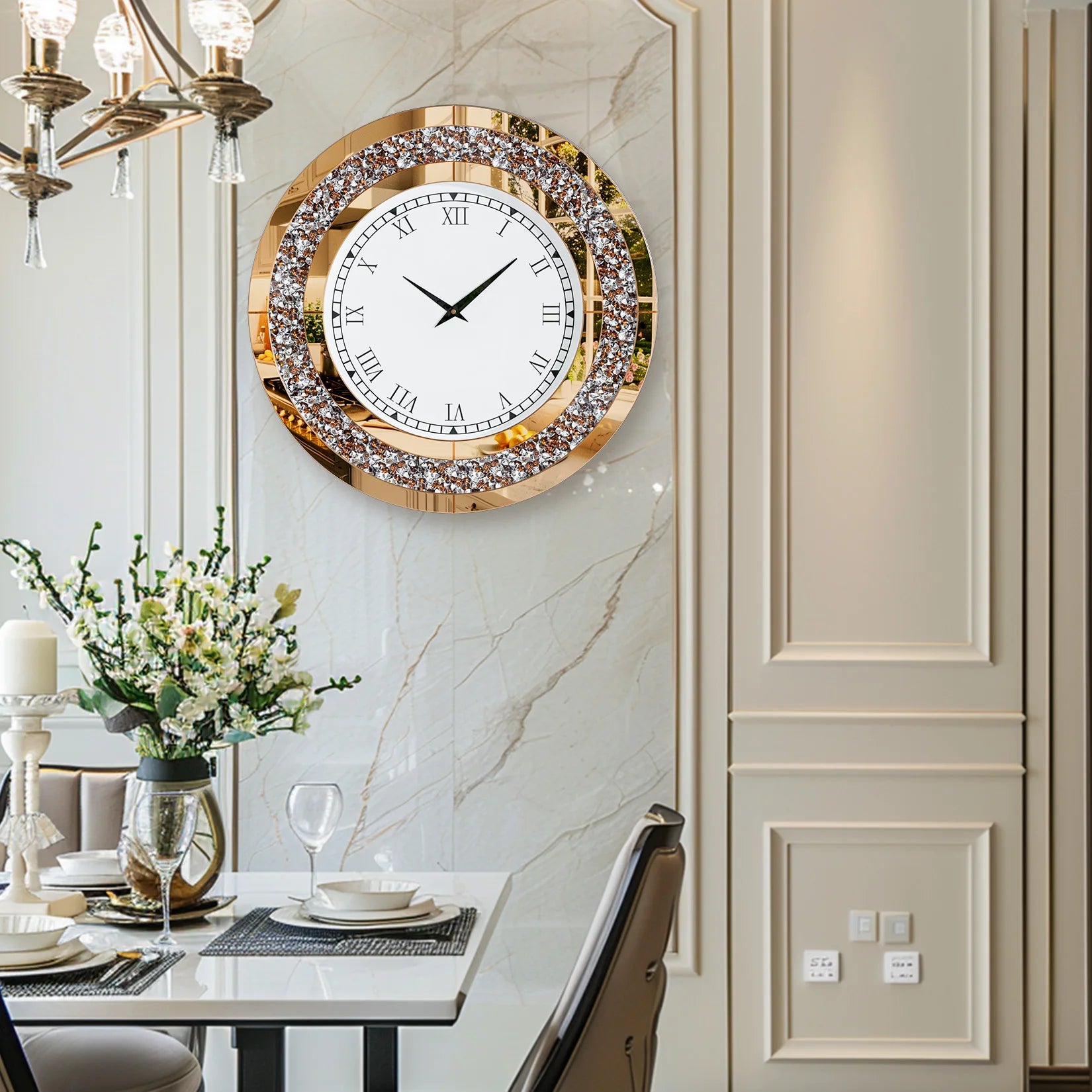 Ronde Zilveren Spiegelklok 60 cm – Luxe Wandklok met Romeinse Cijfers & Crushed Diamant Design