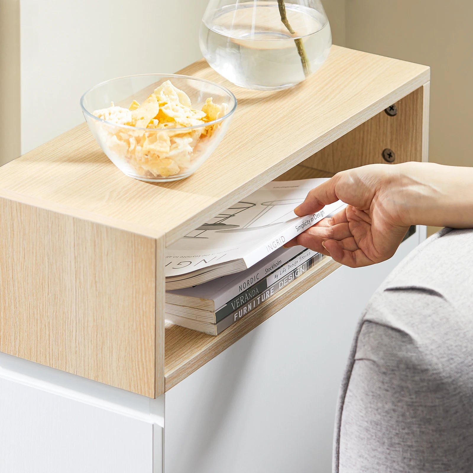 Witte Nachtkast Trolley met Nisplank en Wieltjes – Praktisch Nachtkastje voor Badkamer & Bed