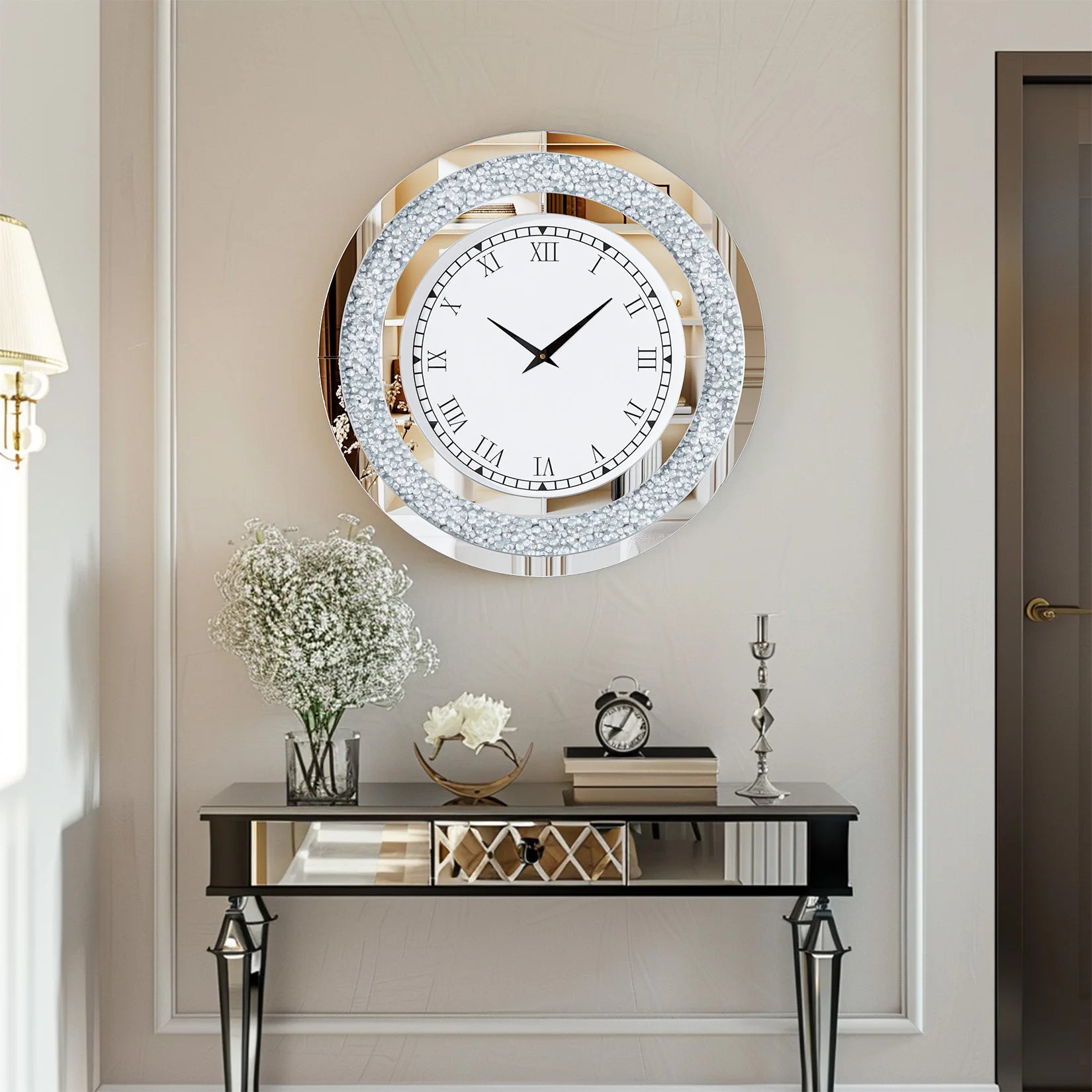 Ronde Zilveren Spiegelklok 60 cm – Luxe Wandklok met Romeinse Cijfers & Crushed Diamant Design