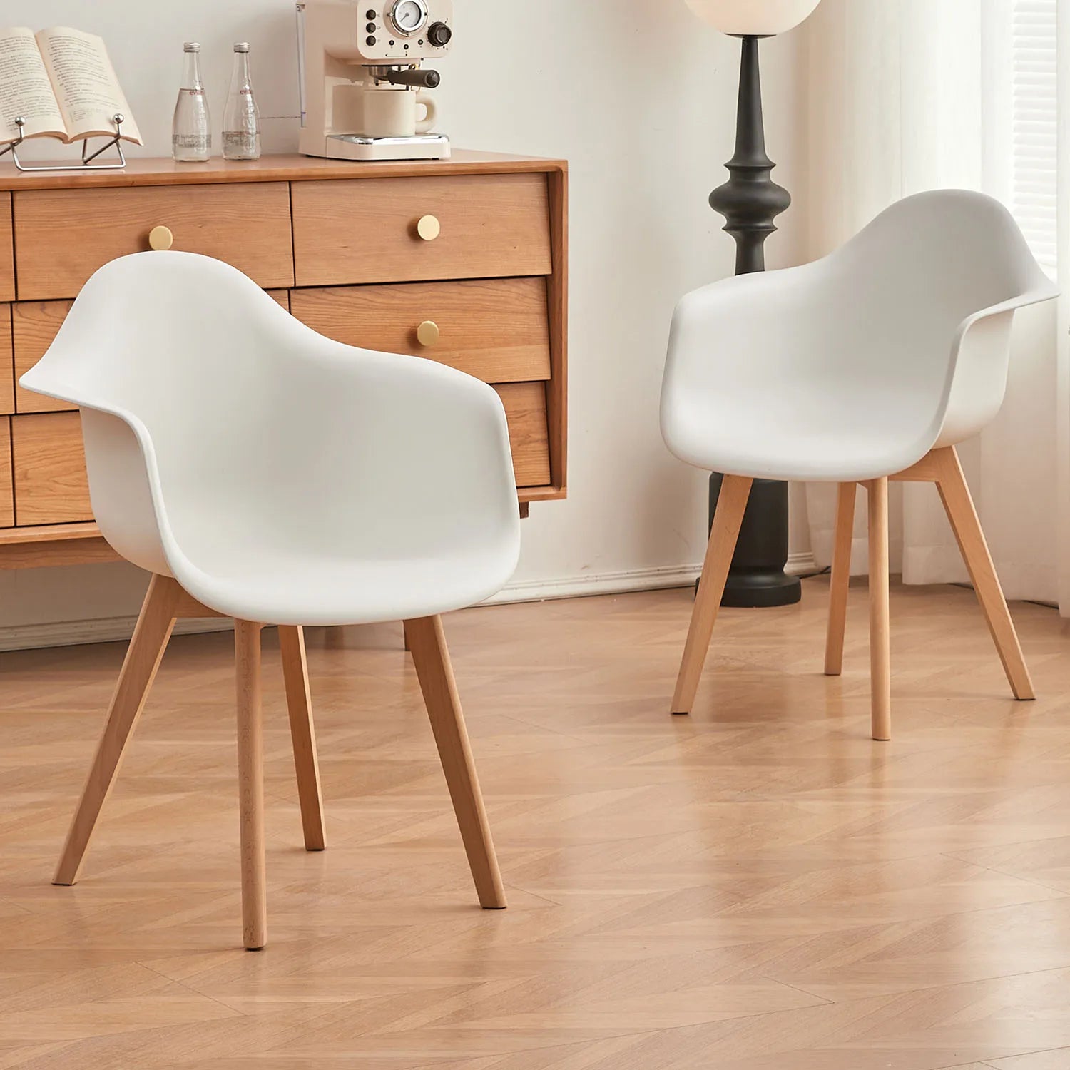 Set van 2 Retro Eetkamerstoelen met Armleuning – Scandinavische Design Stoelen met Beukenhouten Poten – Moderne Kunststof Kuipstoelen