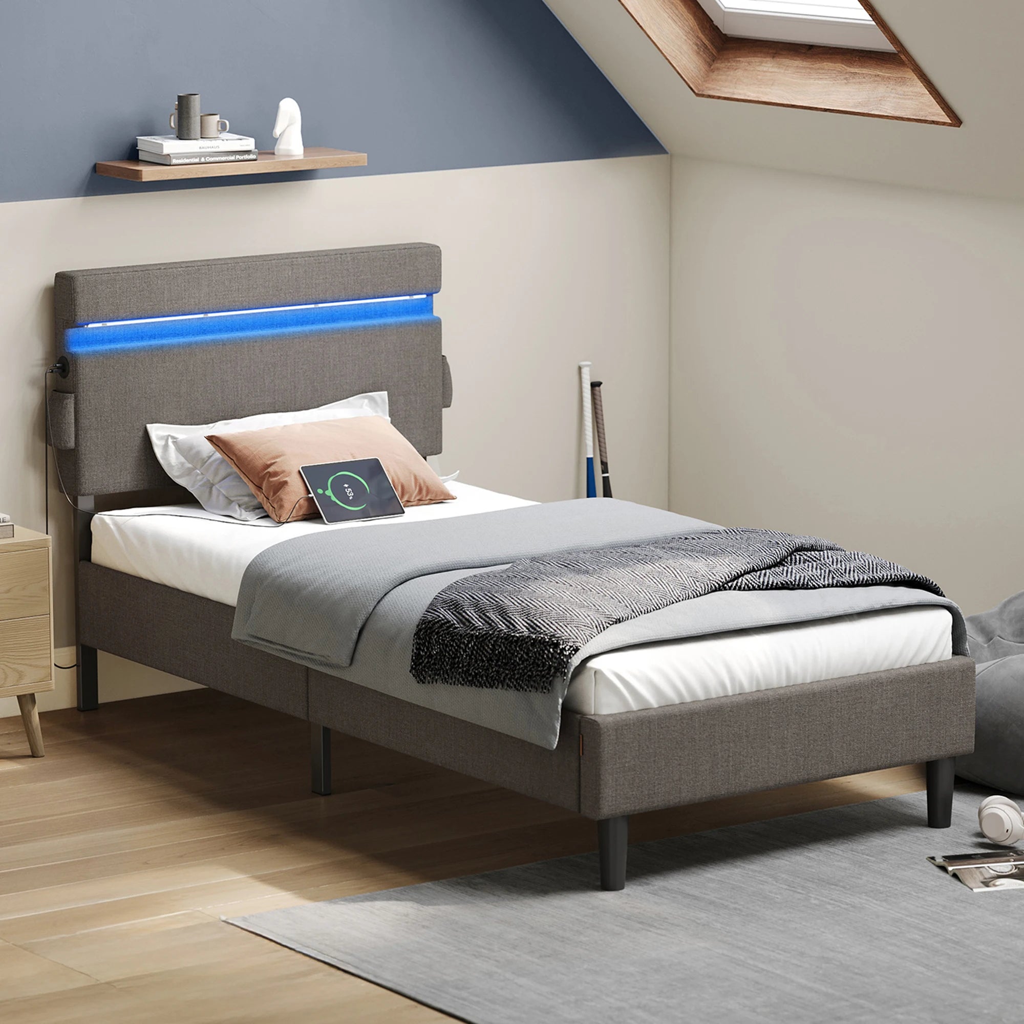 Gestoffeerd Bed met LED Verlichting – USB & Type-C Oplaadpoort, Modern Design met Opbergruimte