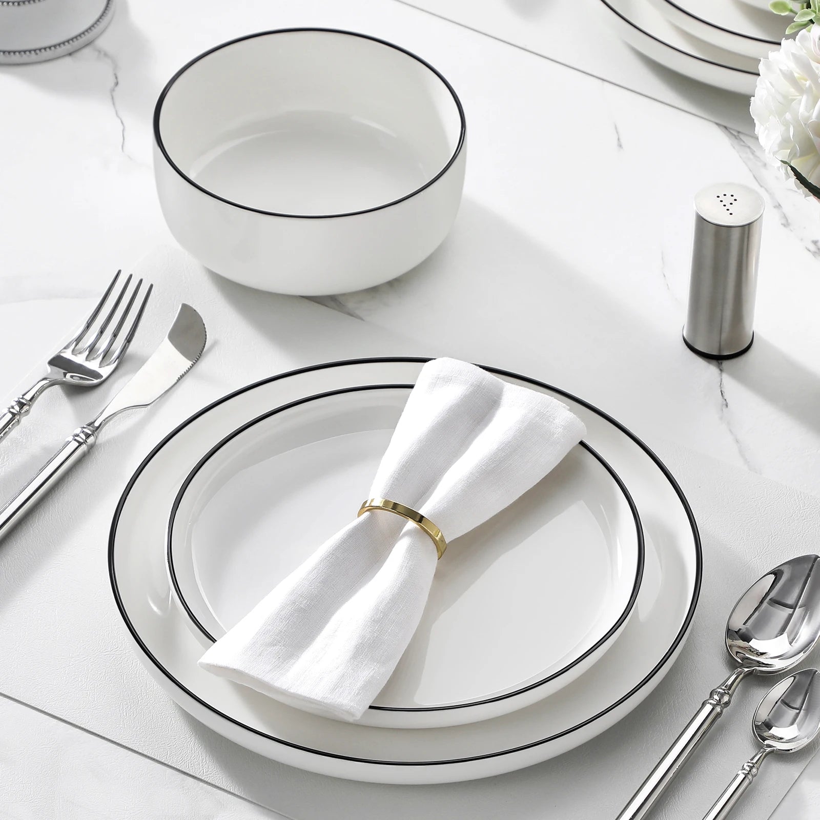 12-delige Serviesset - Wit met zwarte rand – Keramisch Porselein Servies voor 4 Personen – Dinerborden, Dessertborden & Kommen