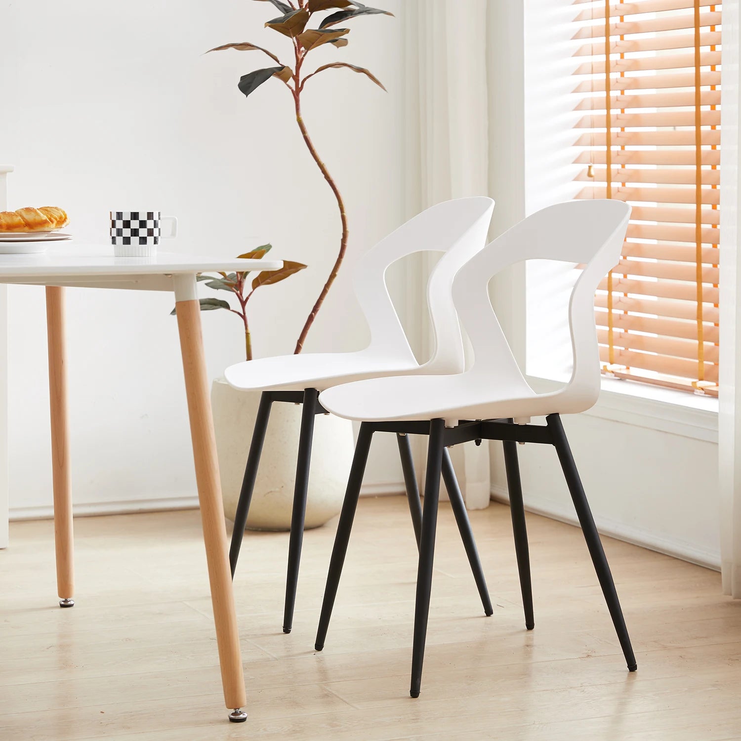 Set van 4/6 Scandinavische Eetkamerstoelen – Nordic Design Kunststof Stoelen met Metalen Poten