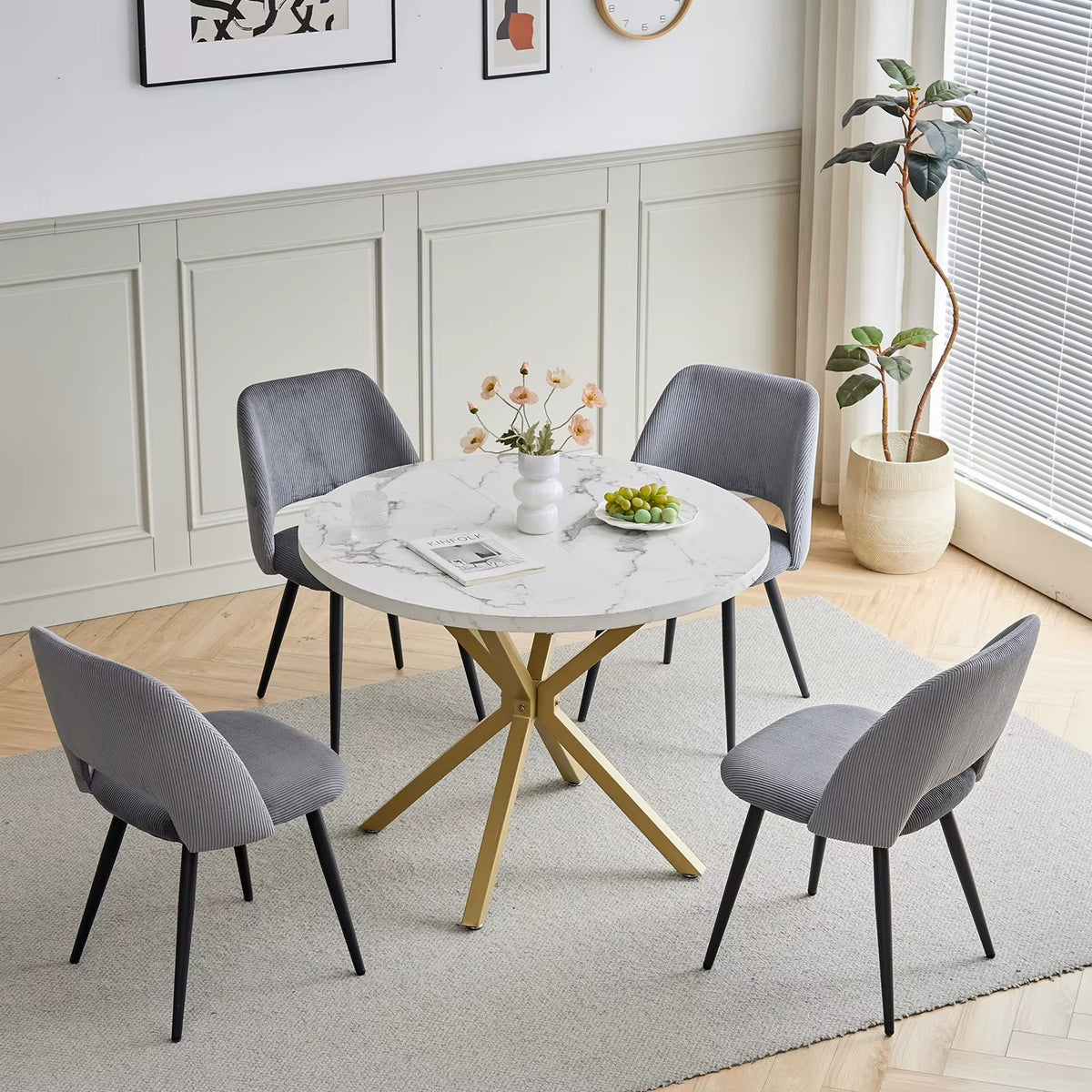 Set van 4 Corduroy Eetkamerstoelen – Beige Ribstof Stoelen met Rugleuning & Zwarte Metalen Poten – Scandinavisch Design