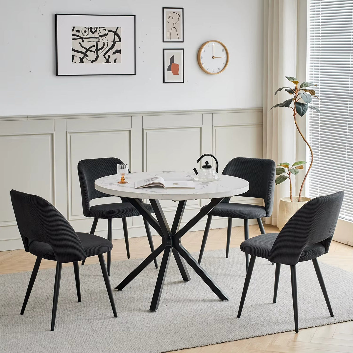 Set van 4 Corduroy Eetkamerstoelen – Beige Ribstof Stoelen met Rugleuning & Zwarte Metalen Poten – Scandinavisch Design