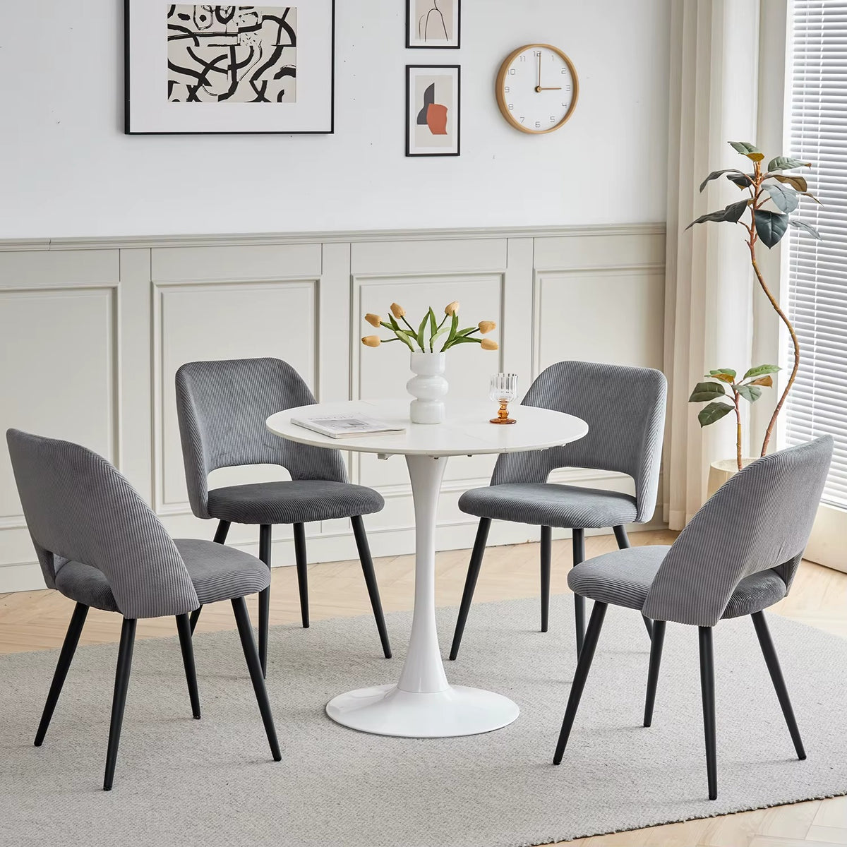 Set van 4 Corduroy Eetkamerstoelen – Beige Ribstof Stoelen met Rugleuning & Zwarte Metalen Poten – Scandinavisch Design