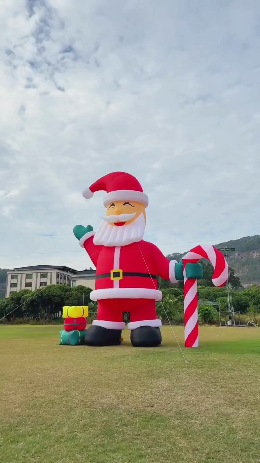 6 Meter Opblaasbare Kerstman – XXL Buiten Kerstdecoratie